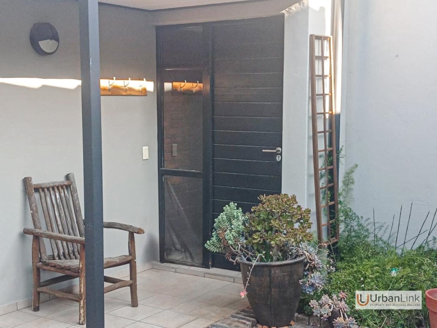 3 Bedroom Property for Sale in Safari Gardens North West